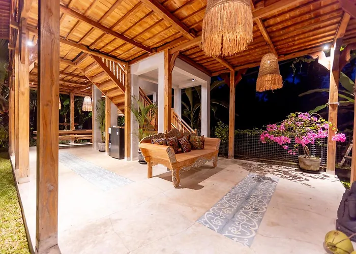 ロッジ Rumah Guci *