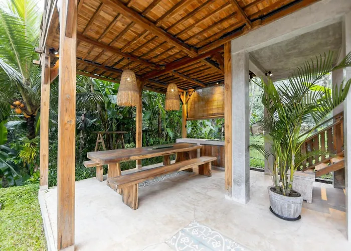 ロッジ Rumah Guci